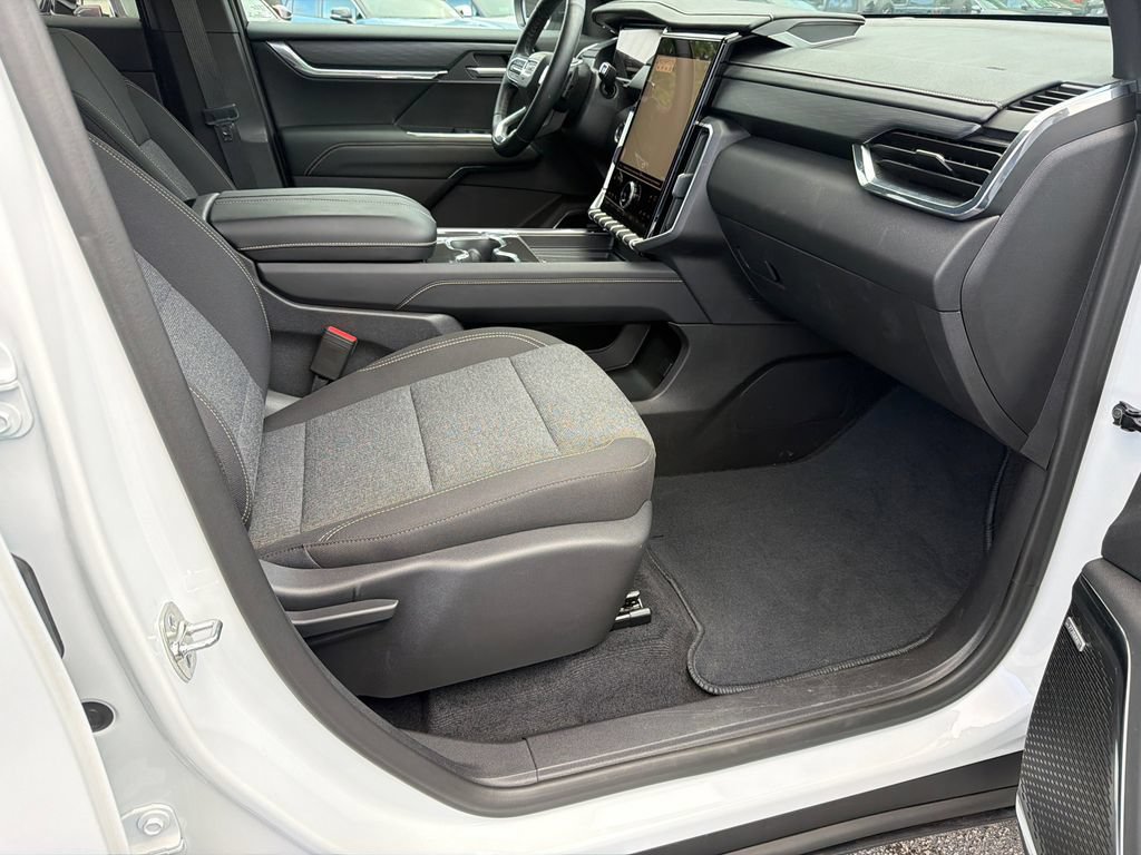 Used 2026 GMC Acadia Elevation FWD image 13