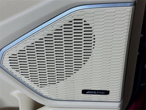 Used 2023 Jeep Grand Cherokee Limited w/ Luxury Tech Group II image 17