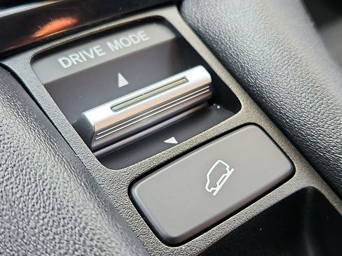 Used 2023 Honda HR-V LX image 24