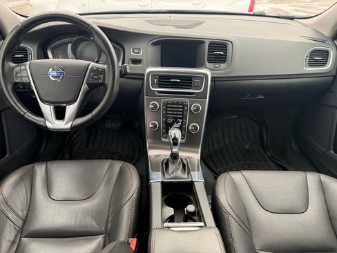 Used 2016 Volvo V60 T5 Cross Country Platinum w/ Climate Package image 21