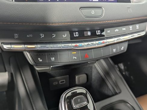 Used 2021 Cadillac XT4 Premium Luxury FWD image 22