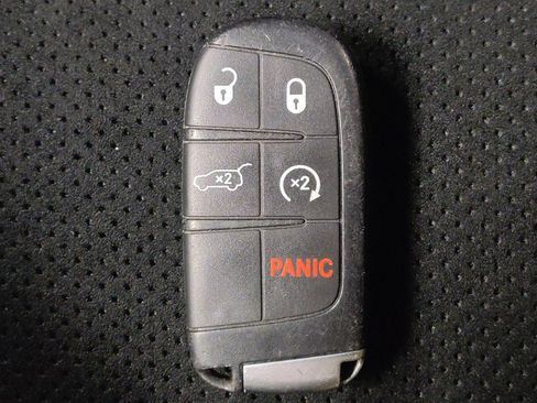 Used 2018 Jeep Grand Cherokee Altitude RWD image 32