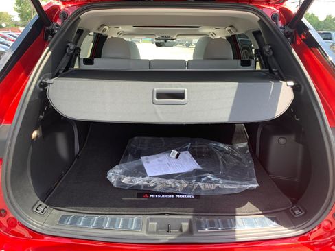 New 2025 Mitsubishi Outlander SE image 21