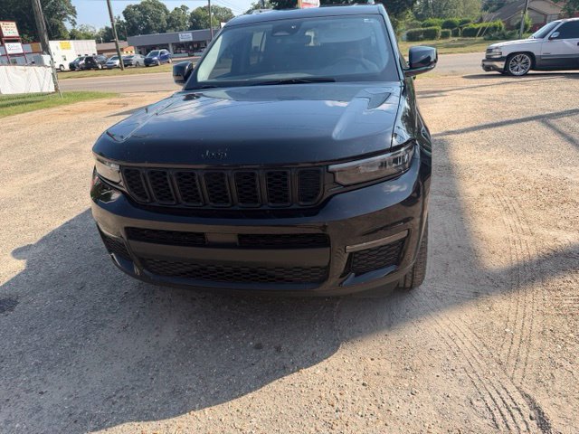 Used 2022 Jeep Grand Cherokee L Limited w/ Black Appearance Package RWD image 1