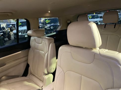 Used 2021 Jeep Grand Cherokee L Limited image 16