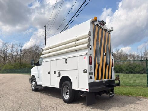 Used 2018 GMC Savana 3500 w/ Power Convenience Package RWD image 3