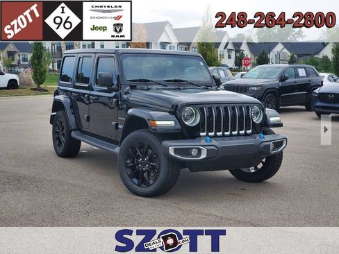 Used 2023 Jeep Wrangler Unlimited Sahara w/ Cold Weather Group AWD/4WD image 1