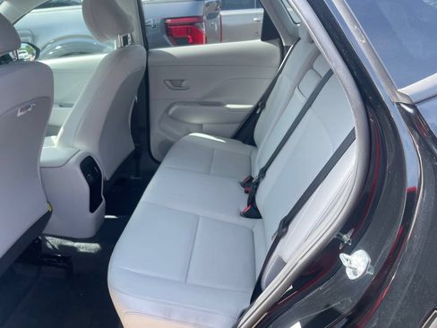 Used 2025 Hyundai Kona SEL FWD image 8