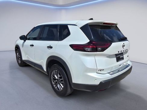 Used 2024 Nissan Rogue S AWD/4WD image 3
