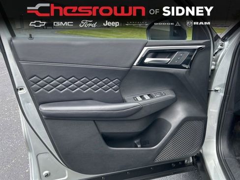 Used 2025 Mitsubishi Outlander 4WD Plug-In Hybrid image 25