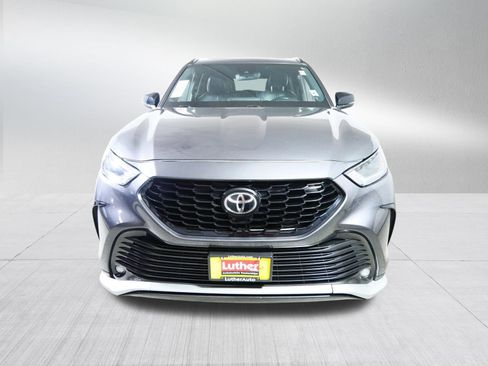 Used 2021 Toyota Highlander XSE image 2