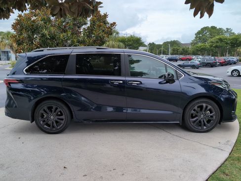 Certified 2024 Toyota Sienna XSE FWD image 11