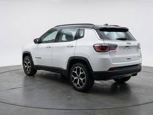 Used 2025 Jeep Compass Limited image 6
