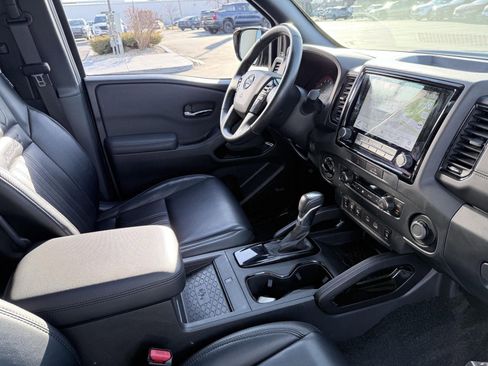 Used 2022 Nissan Frontier PRO-4X image 22