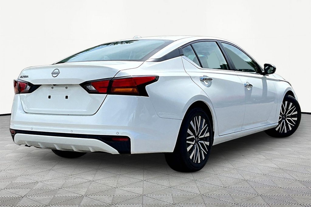 Used 2025 Nissan Altima 2.5 SV FWD image 7