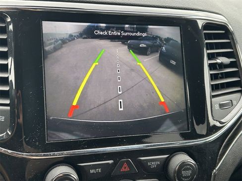 Used 2021 Jeep Grand Cherokee Limited w/ Luxury Group II image 34