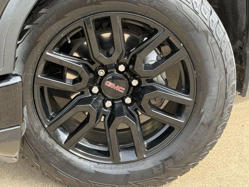 Used 2022 GMC Sierra 1500 Elevation w/ Preferred Package image 9