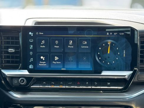 Used 2022 Chevrolet Silverado 1500 High Country w/ Technology Package image 12