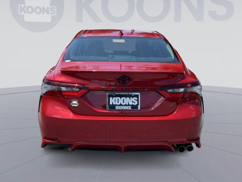 Used 2021 Toyota Camry SE FWD image 5