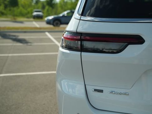 Used 2022 Jeep Grand Cherokee L Limited AWD/4WD image 43