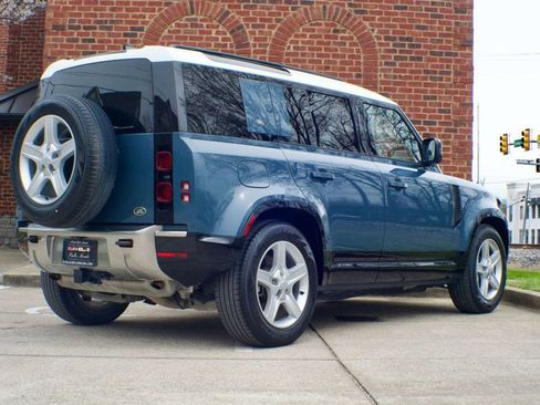 Used 2023 Land Rover Defender 110 SE image 5