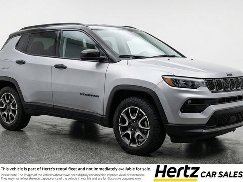 Used 2025 Jeep Compass Trailhawk AWD/4WD image 1