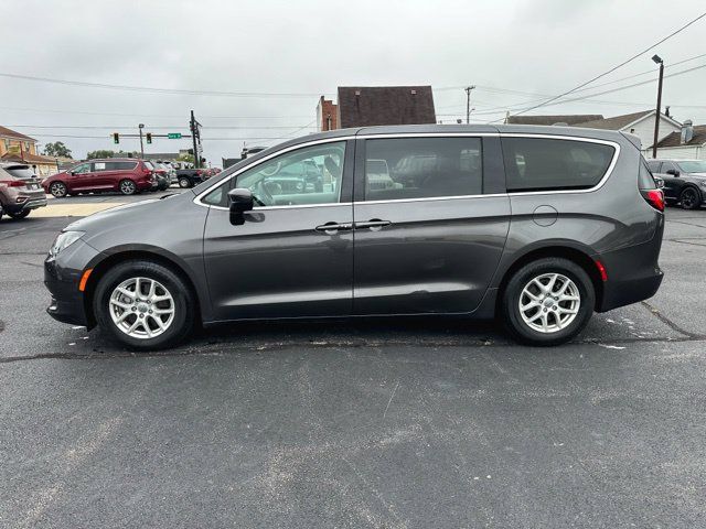 Used 2017 Chrysler Pacifica LX FWD image 4