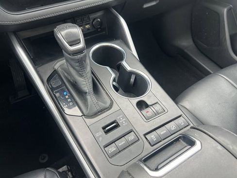 Used 2020 Toyota Highlander XLE image 28