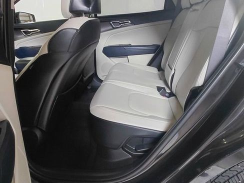 Used 2023 Kia Sportage EX AWD/4WD image 13