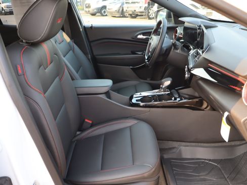 Used 2026 Chevrolet Trax RS w/ Sunroof Package FWD image 37