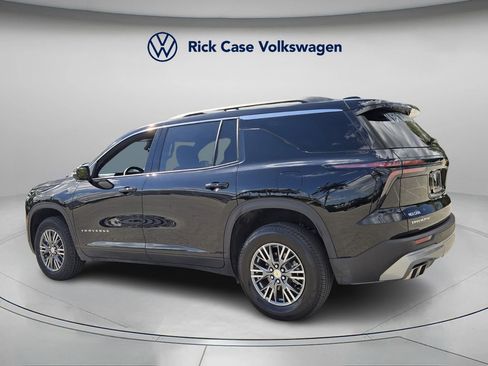 Used 2025 Chevrolet Traverse LT image 6