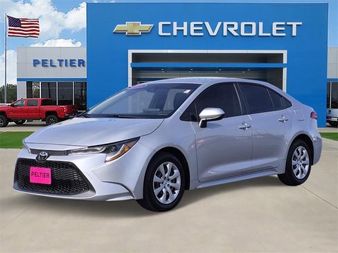 Used 2022 Toyota Corolla LE image 3