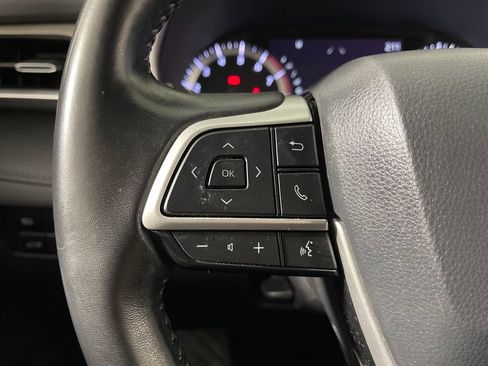 Used 2023 Toyota Highlander XLE FWD image 26