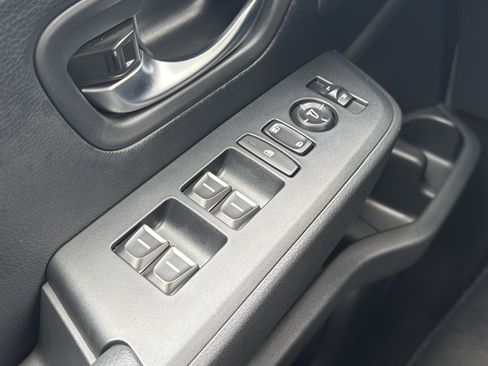 Certified 2025 Honda Pilot Touring image 23