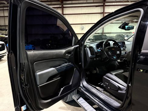 Used 2018 Chevrolet Colorado Z71 AWD/4WD image 12