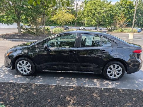 Used 2020 Toyota Corolla LE FWD image 3