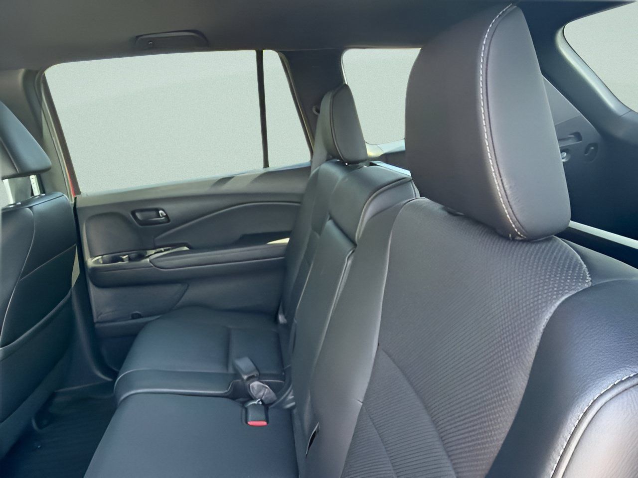 Used 2023 Honda Passport EX-L image 16