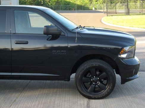 Used 2018 RAM 1500 Express w/ Black Ram 1500 Express Group AWD/4WD image 10