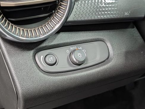 New 2026 Chevrolet Trax ACTIV w/ Sunroof Package FWD image 18