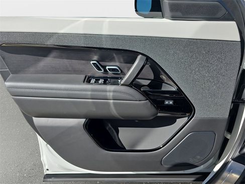 Certified 2025 Land Rover Range Rover Sport Dynamic SE image 28