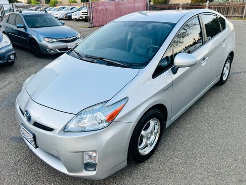 Used 2010 Toyota Prius Five image 1