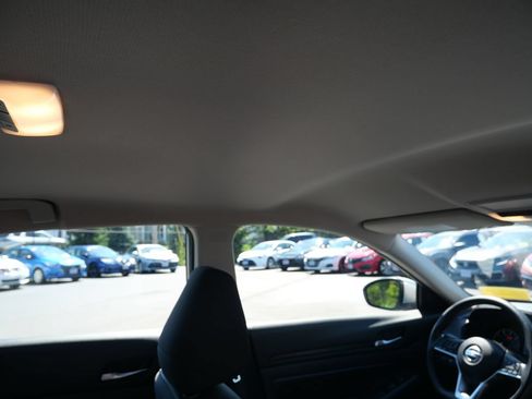Used 2022 Nissan Altima 2.5 S FWD image 32