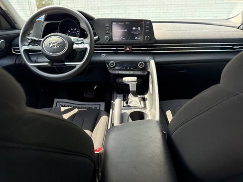 Used 2023 Hyundai Elantra SEL FWD image 17