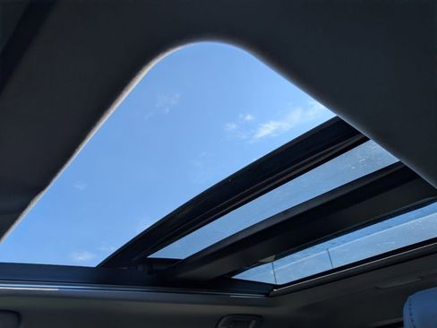 Used 2022 Toyota RAV4 Limited image 15