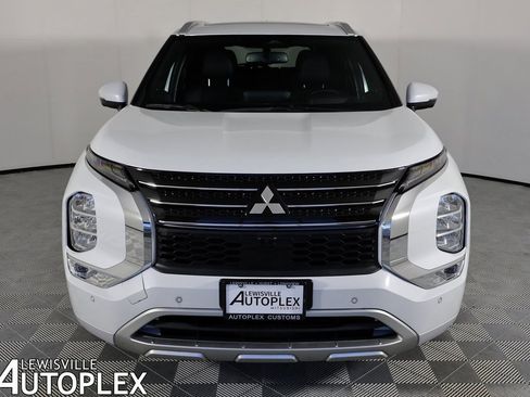 Used 2022 Mitsubishi Outlander SEL image 2