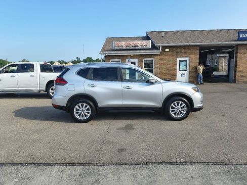 Used 2017 Nissan Rogue SV AWD/4WD image 2