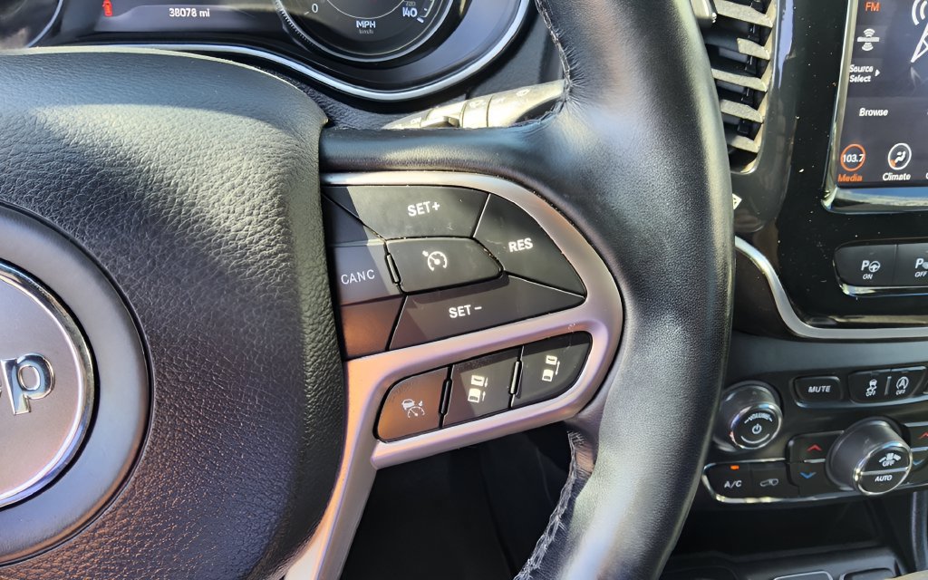 Used 2021 Jeep Cherokee High Altitude AWD/4WD image 19