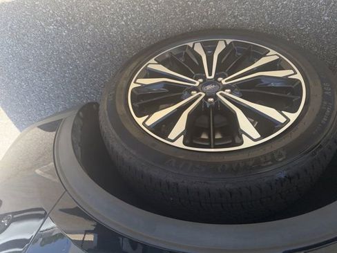 Used 2021 Ford Escape SE w/ SE Sport Appearance Package image 7