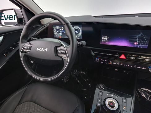 Used 2024 Kia Niro Wind w/ Wind Preserve Package FWD image 25