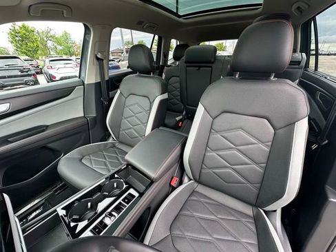Certified 2025 Volkswagen Atlas Peak Edition SE AWD/4WD image 27